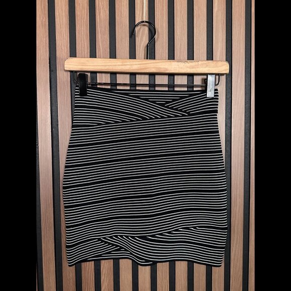 BCBG Maxazria Skirt Small Womens Black White Faux Wrap Striped Mini - Picture 1 of 7